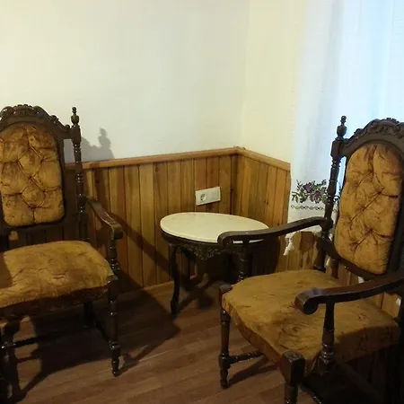 Gazde/Camere de închiriat Deniss