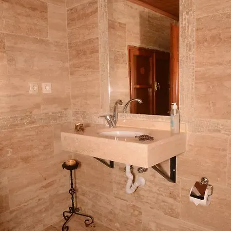 Gazde/Camere de închiriat Deniss Selçuk